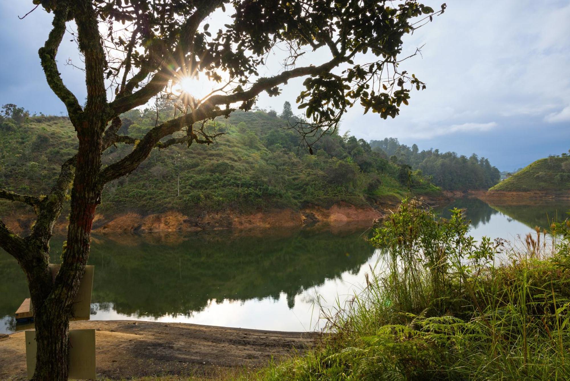 Cabanas Refugio Himalaya Guatapé Exteriör bild
