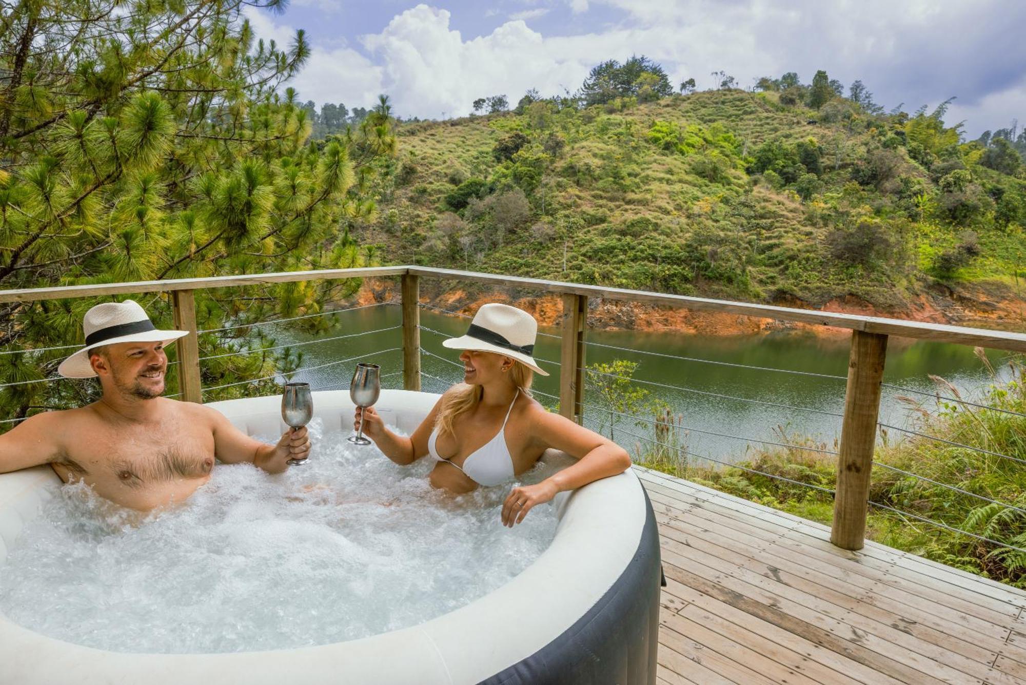 Cabanas Refugio Himalaya Guatapé Exteriör bild